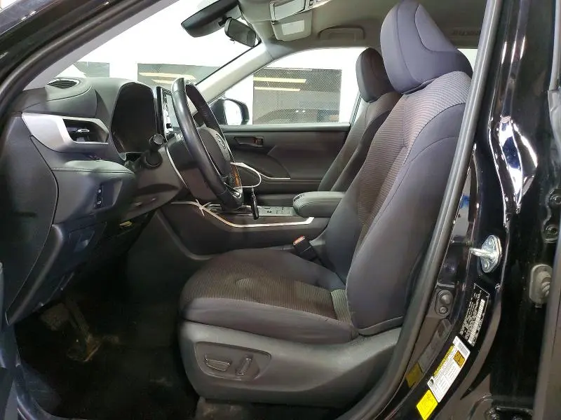 2020 TOYOTA HIGHLANDER LE  
