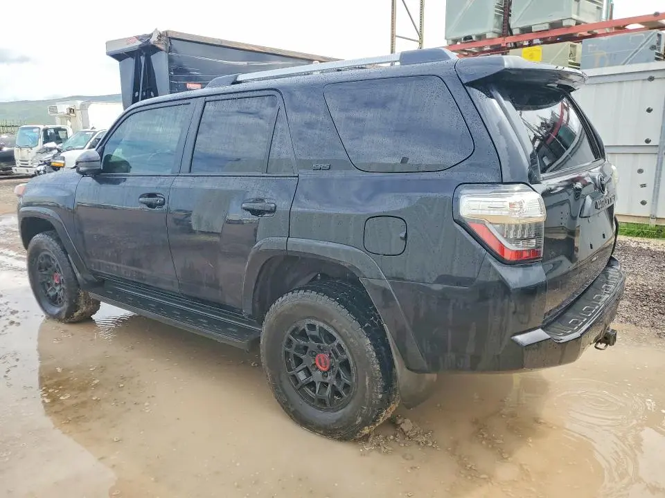 2021 TOYOTA 4RUNNER SR5  