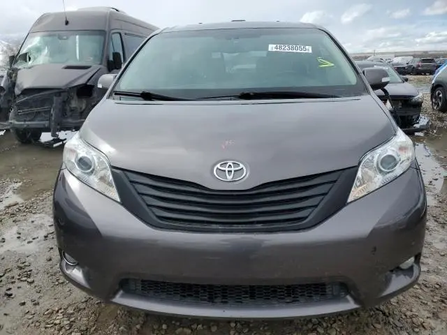 2013 TOYOTA SIENNA XLE