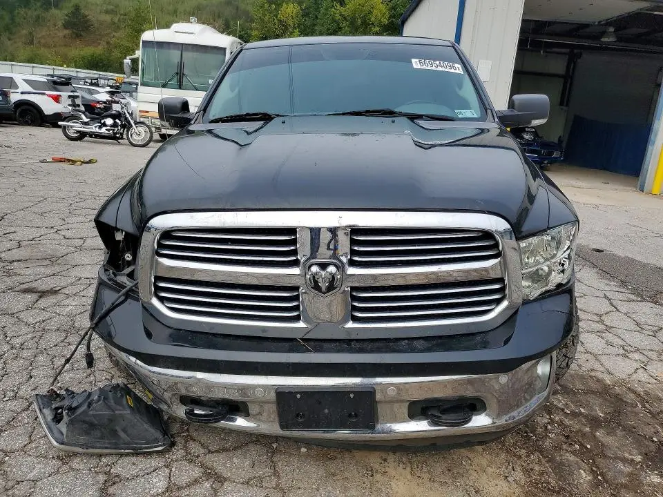 2017 RAM 1500 SLT  
