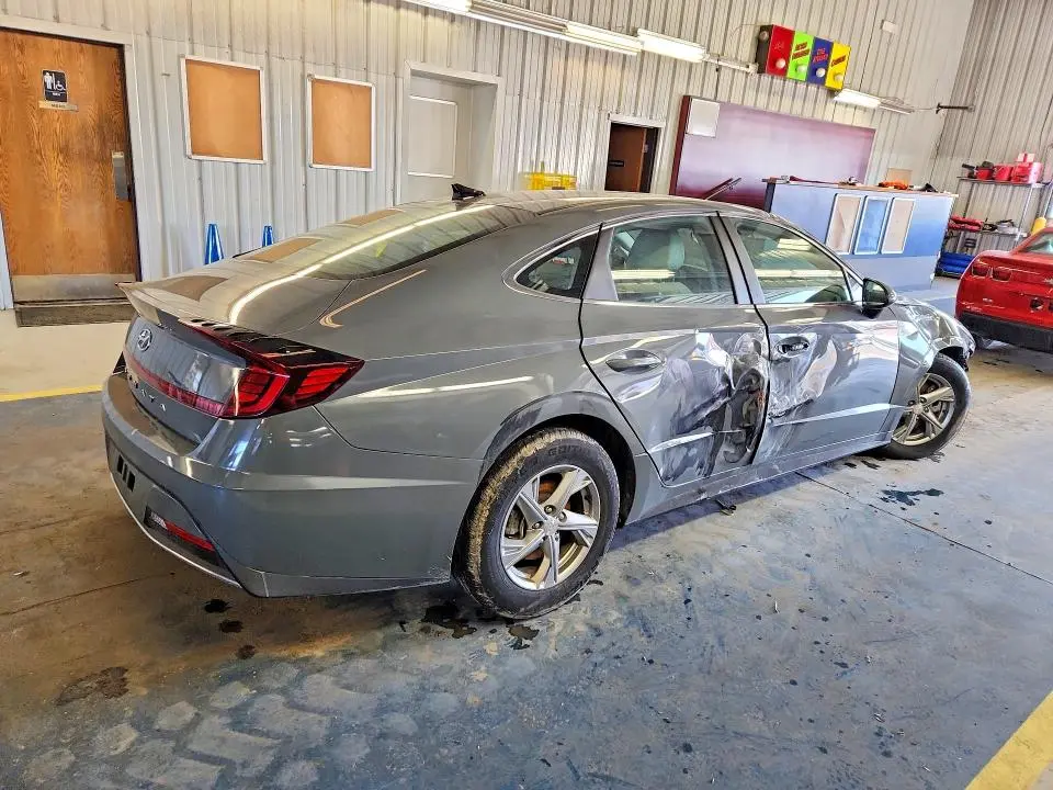 2022 HYUNDAI SONATA SE  