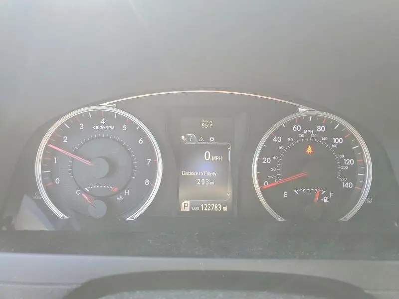 2016 TOYOTA CAMRY SE  