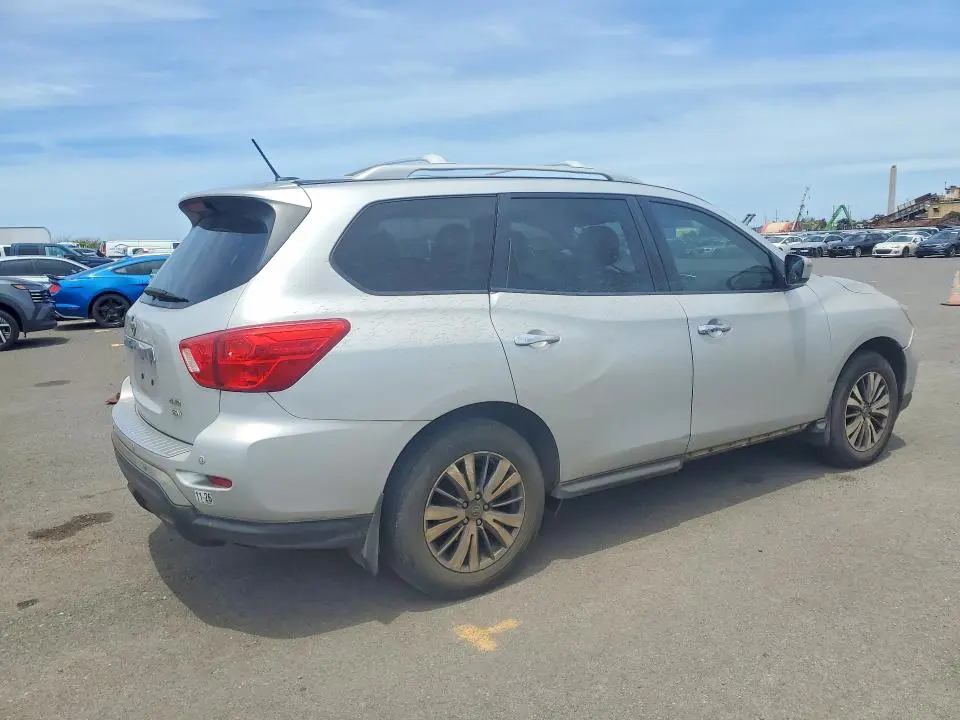 2018 NISSAN PATHFINDER SV  