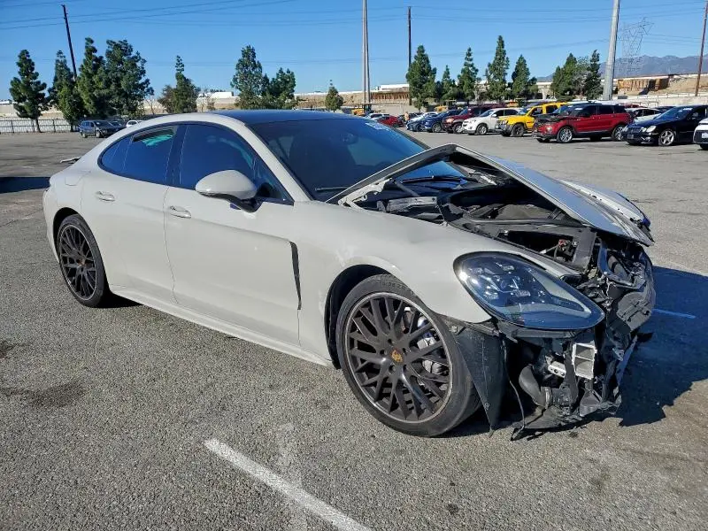 2018 PORSCHE PANAMERA 4  