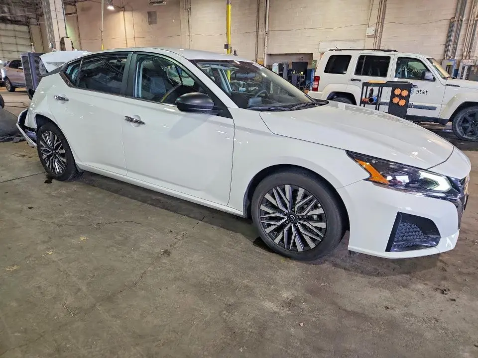 2025 NISSAN ALTIMA SV  