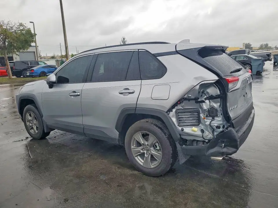 2025 TOYOTA RAV4 XLE  