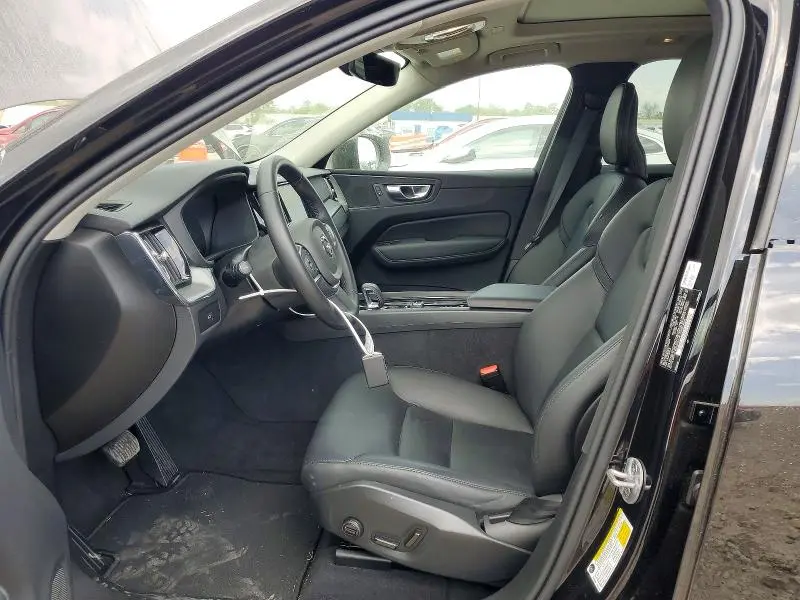 2025 VOLVO XC60 CORE  