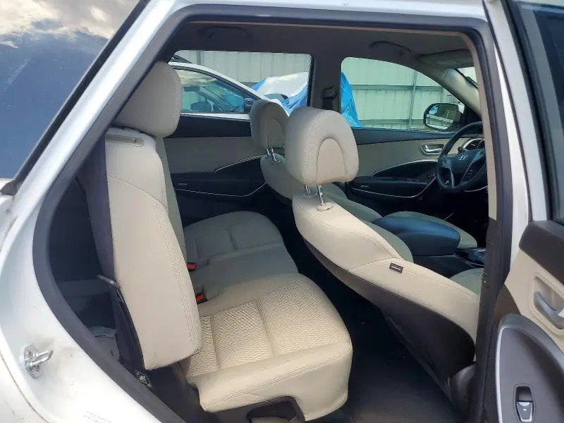 2017 HYUNDAI SANTA FE SE  