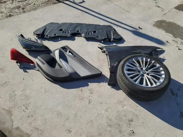 2019 TOYOTA AVALON XLE  