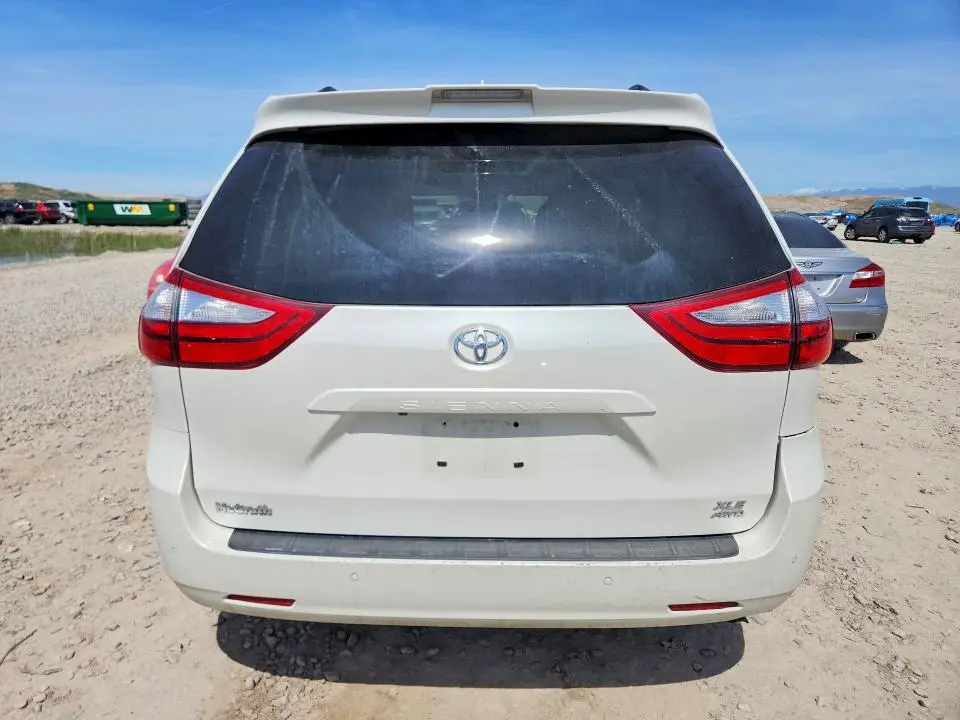 2018 TOYOTA SIENNA XLE PREMIUM 7-PASSENGER  