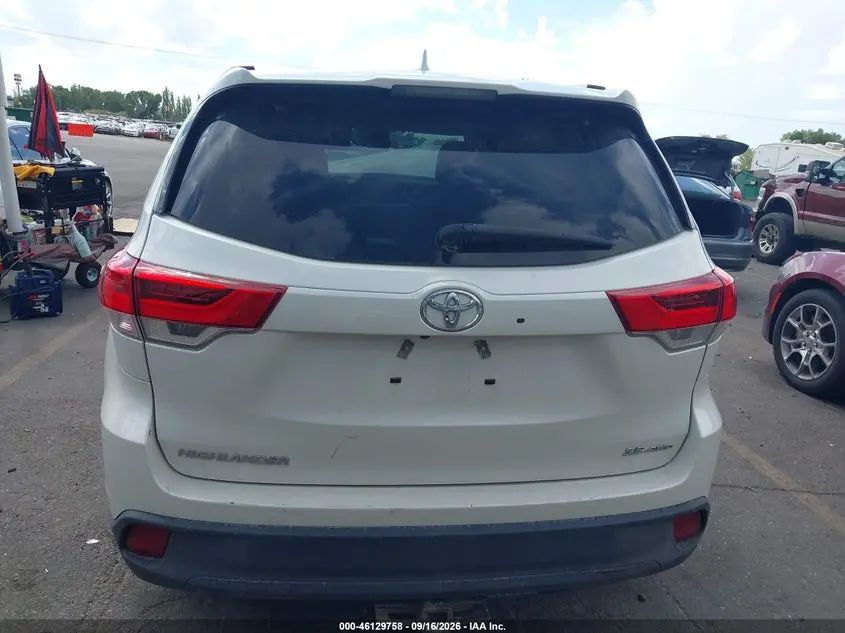 2017 TOYOTA HIGHLANDER SE