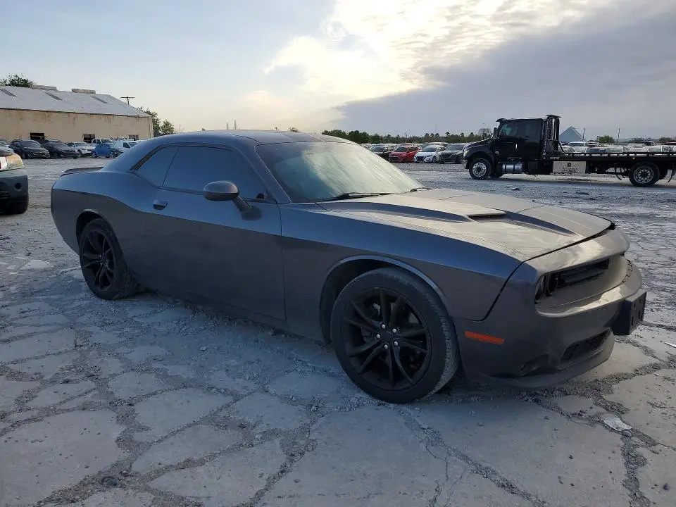 2016 DODGE CHALLENGER SXT  