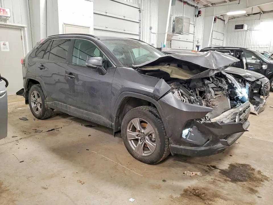 2022 TOYOTA RAV4 XLE  