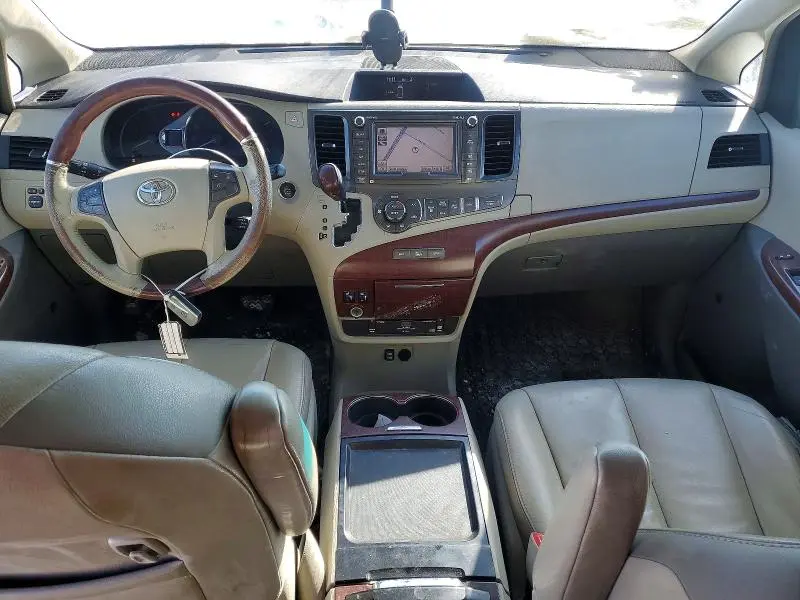 2011 TOYOTA SIENNA XLE  