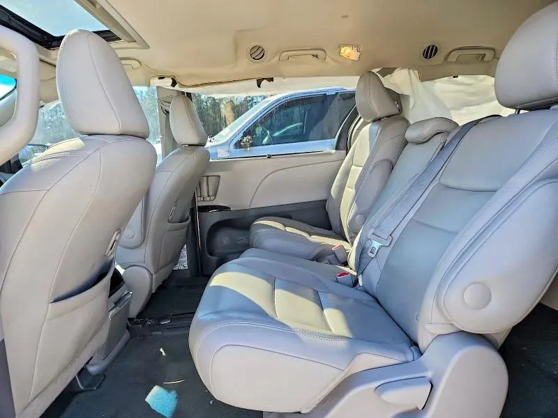 2017 TOYOTA SIENNA XLE 8-PASSENGER  