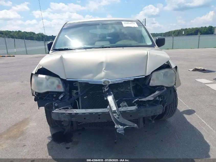 2010 CHRYSLER TOWN & COUNTRY NEW LX