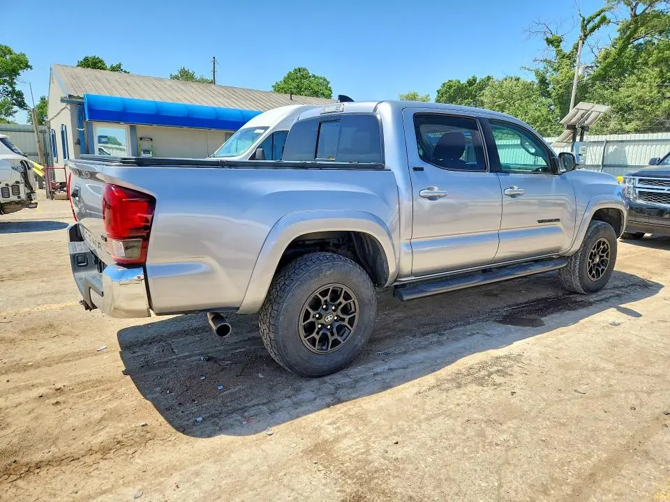 2020 TOYOTA TACOMA SR5 V6  