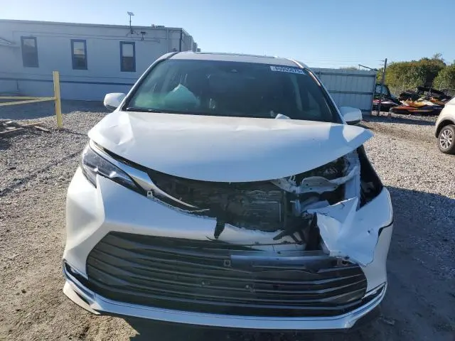 2024 TOYOTA SIENNA LIMITED  