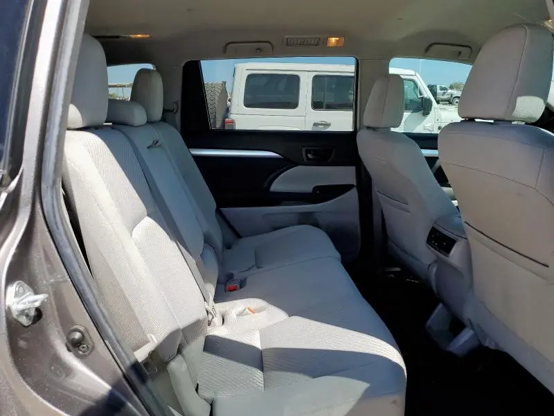 2018 TOYOTA HIGHLANDER LE  