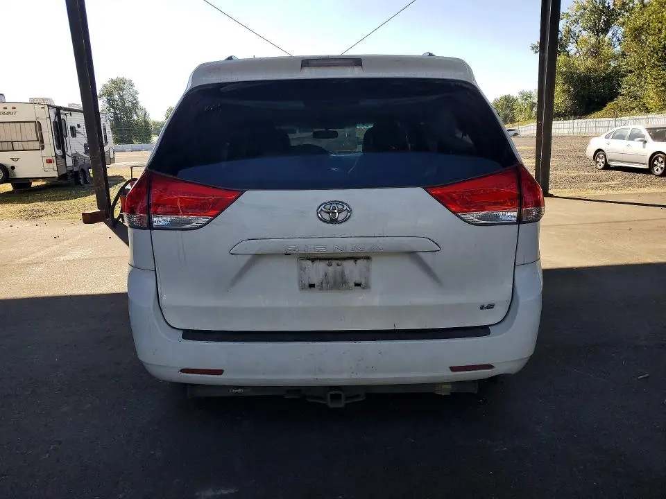 2011 TOYOTA SIENNA LE  