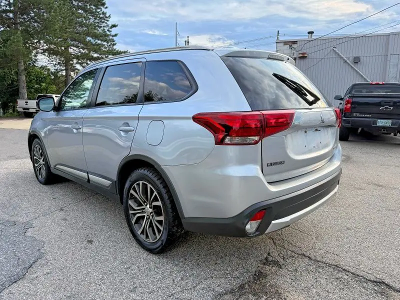 2016 MITSUBISHI OUTLANDER SE  