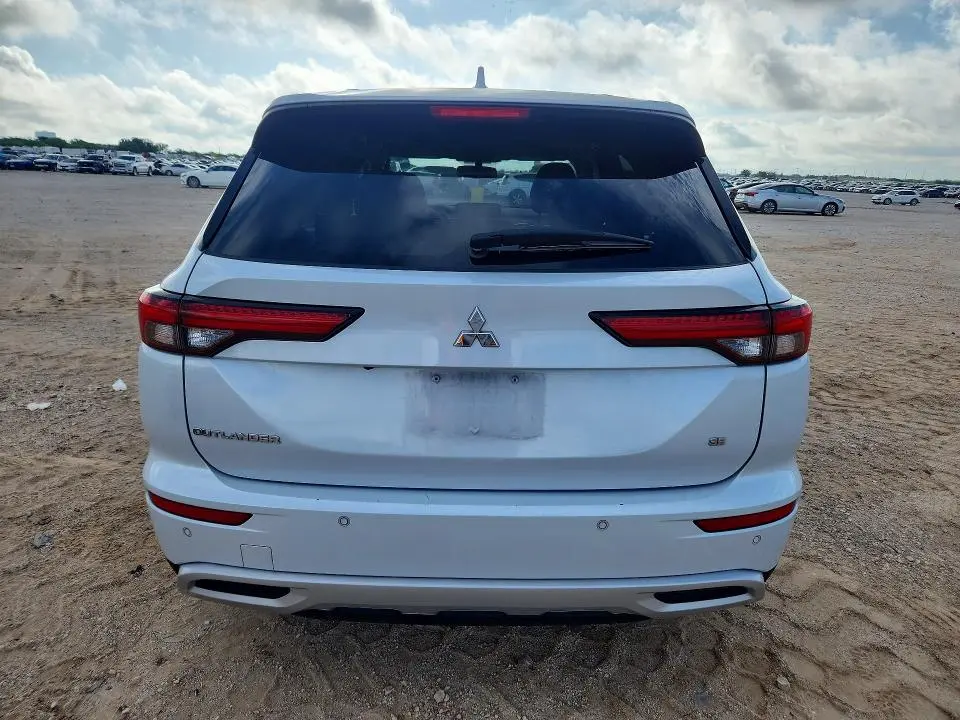 2024 MITSUBISHI OUTLANDER SE  