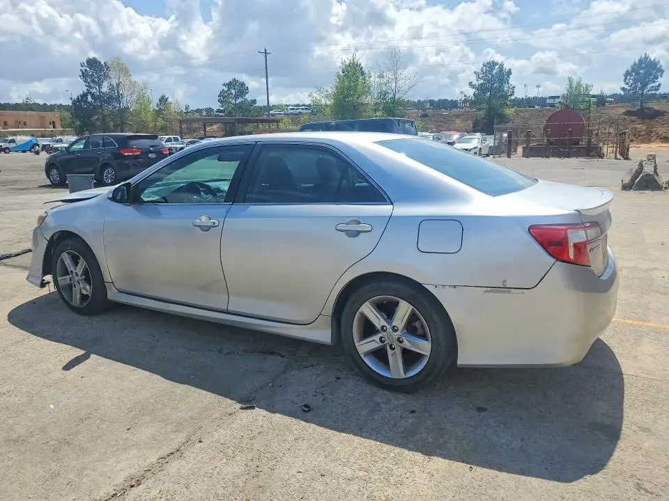 2014 TOYOTA CAMRY SE  