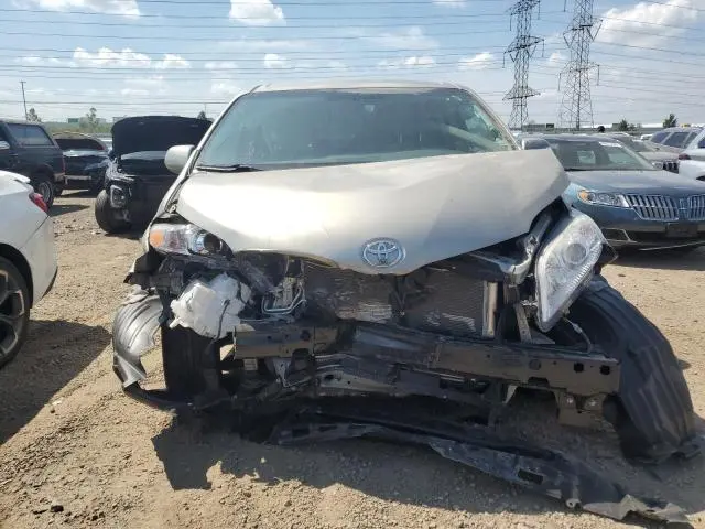 2017 TOYOTA SIENNA LE  