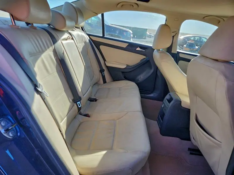 2012 VOLKSWAGEN JETTA SE  