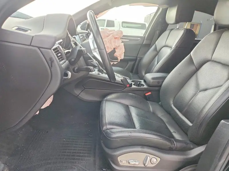 2017 PORSCHE MACAN   