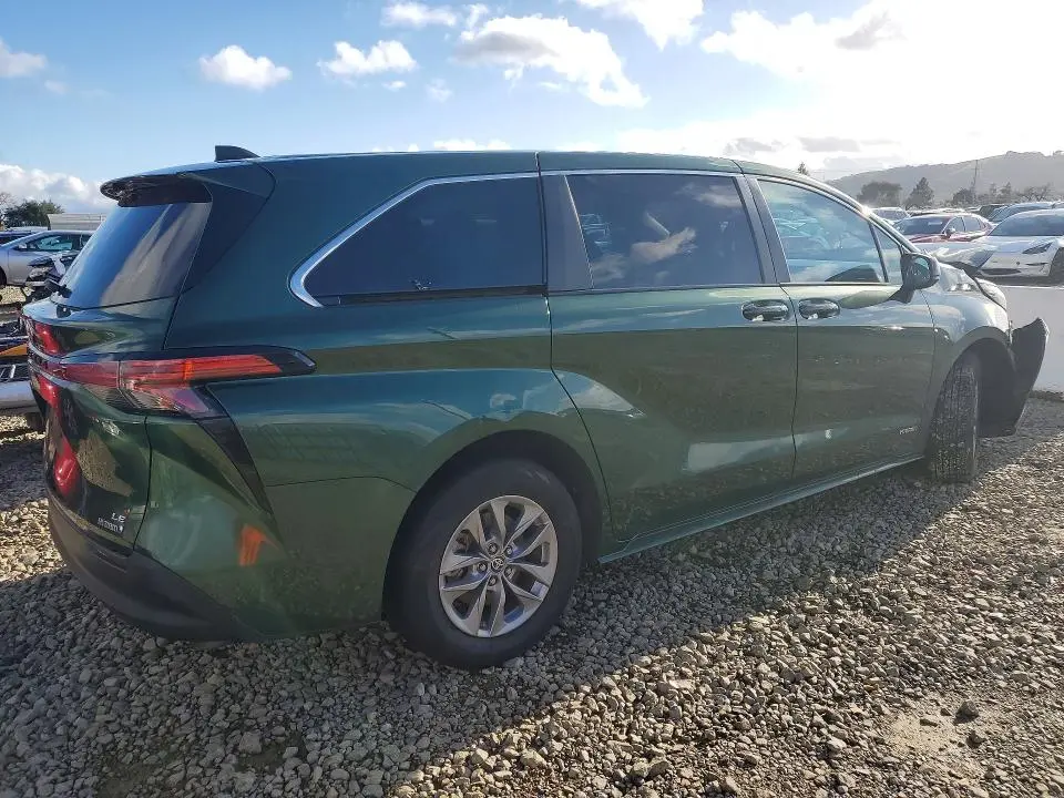 2021 TOYOTA SIENNA LE 8-PASSENGER  