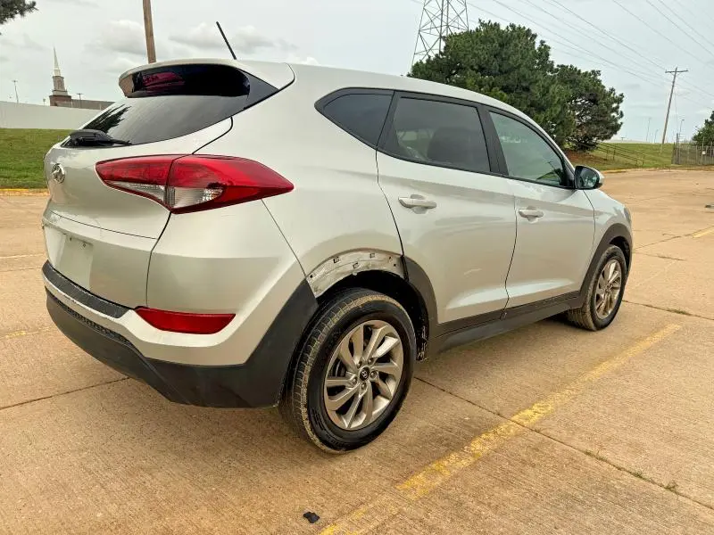 2017 HYUNDAI TUCSON SE  