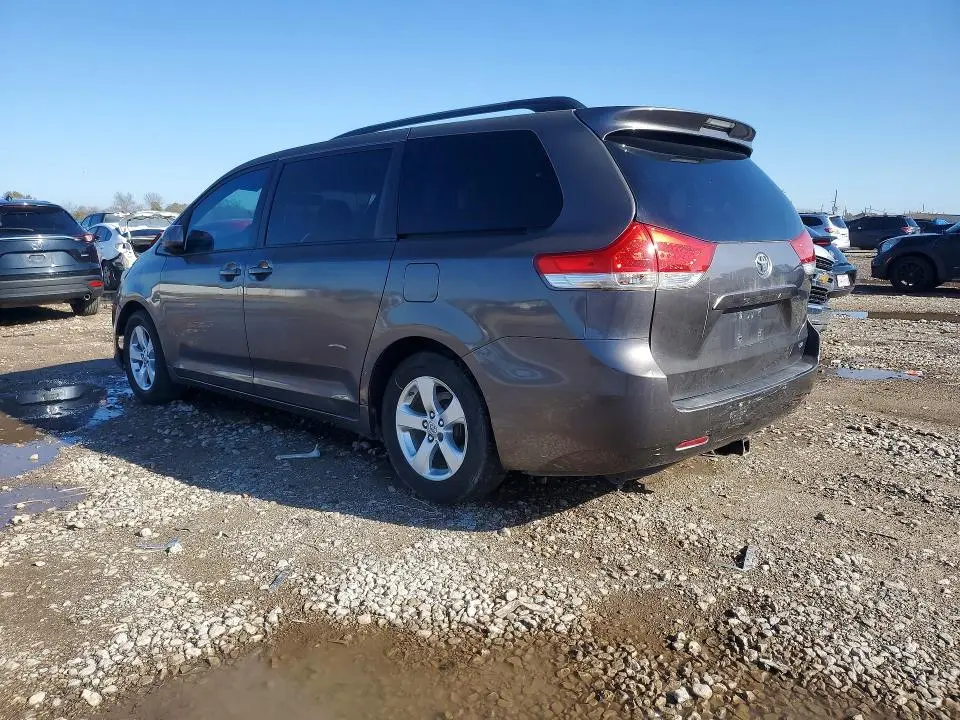 2013 TOYOTA SIENNA LE  