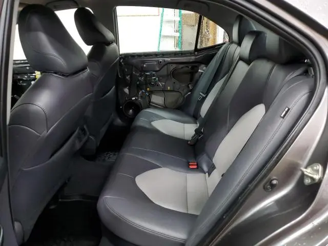 2020 TOYOTA CAMRY XLE  