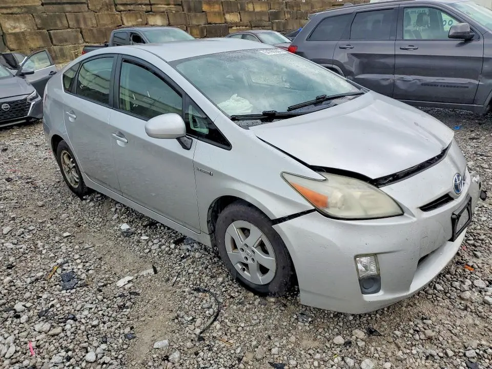 2011 TOYOTA PRIUS THREE  