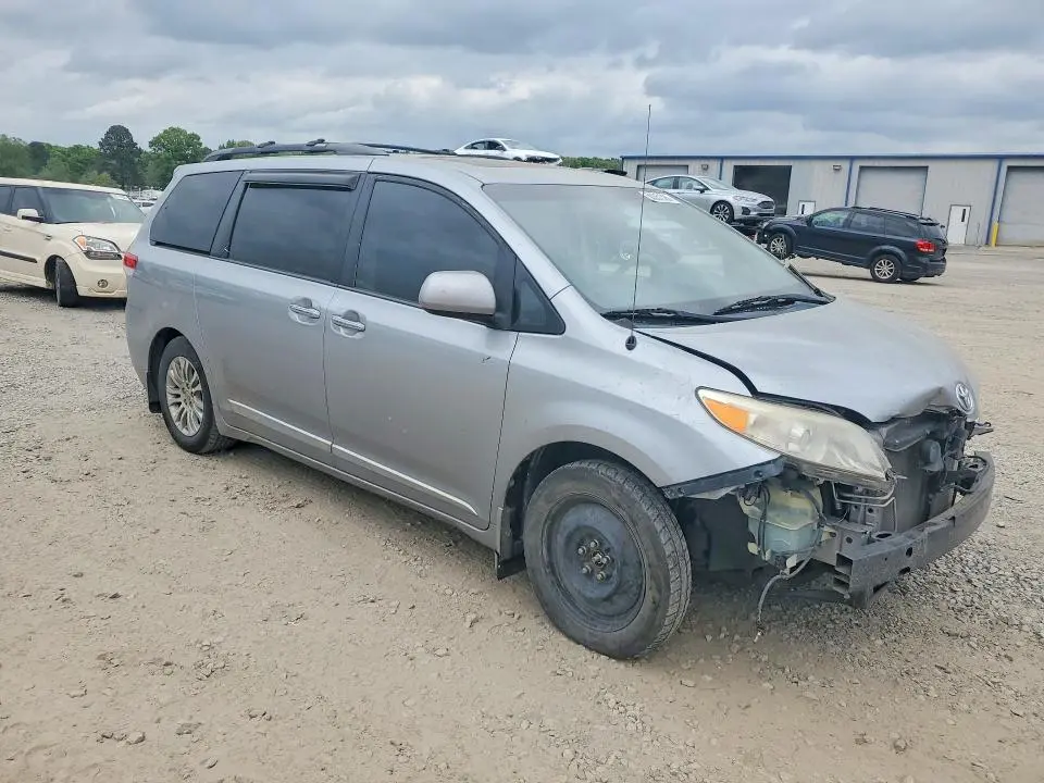 2014 TOYOTA SIENNA XLE 8-PASSENGER  