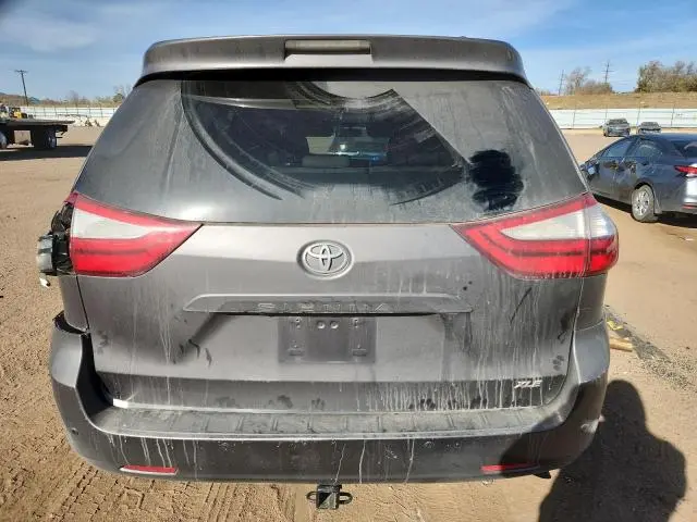 2017 TOYOTA SIENNA XLE  