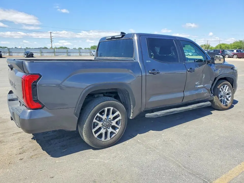 2023 TOYOTA TUNDRA SR5  