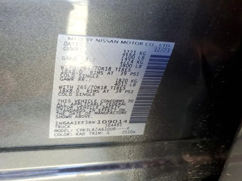 2024 NISSAN TITAN SV  