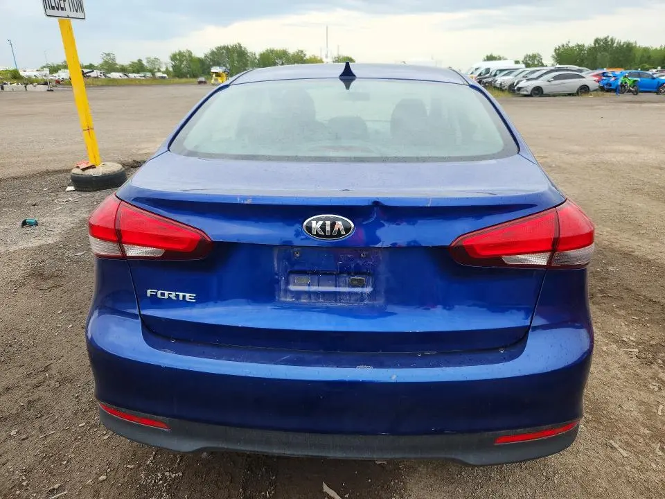 2017 KIA FORTE LX  