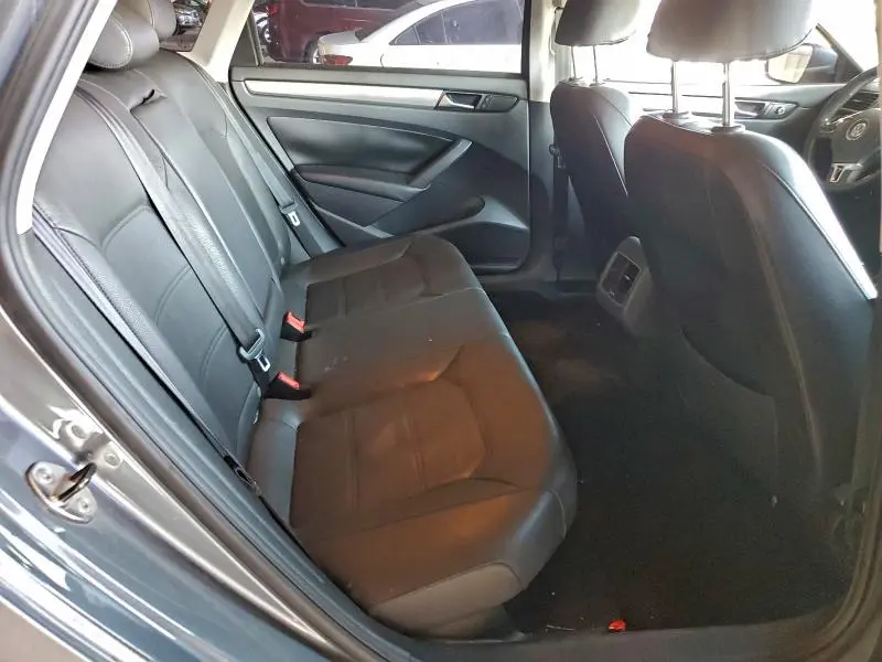 2014 VOLKSWAGEN PASSAT SE  