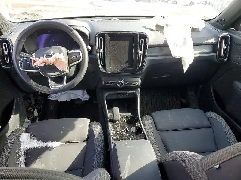 2024 VOLVO XC40 RECHARGE CORE  