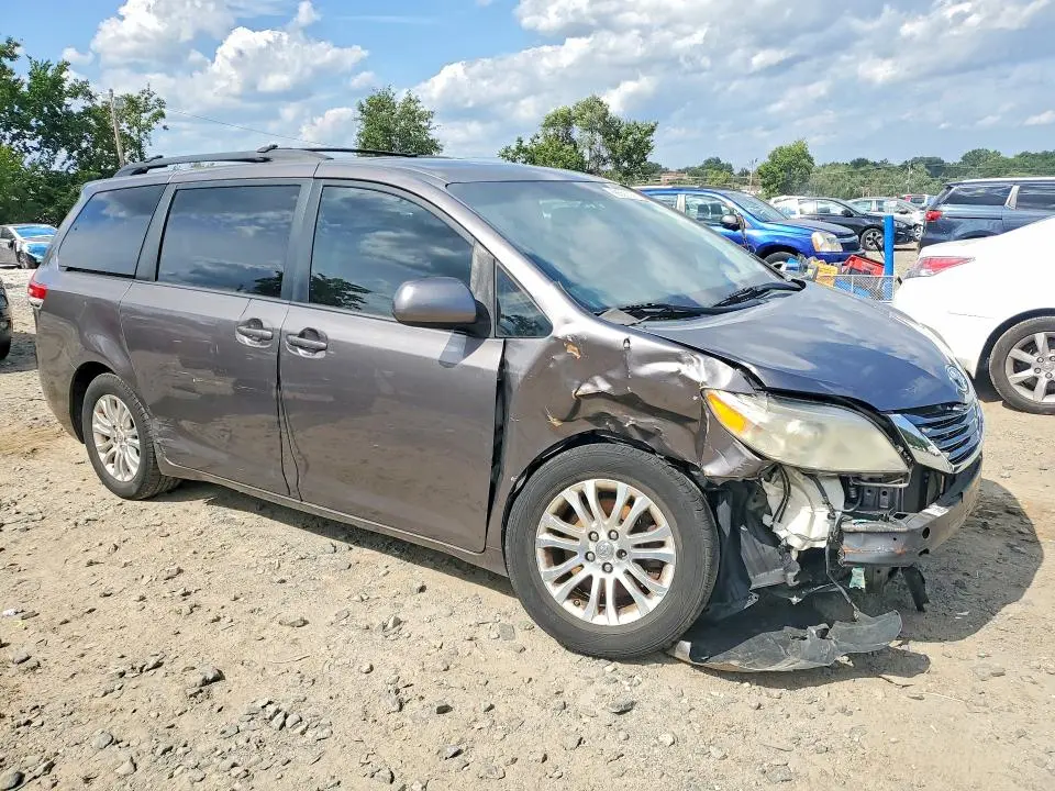 2011 TOYOTA SIENNA XLE 8-PASSENGER  