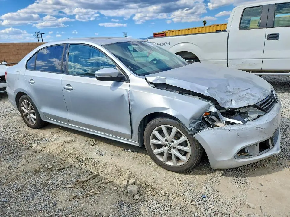 2012 VOLKSWAGEN JETTA SE  