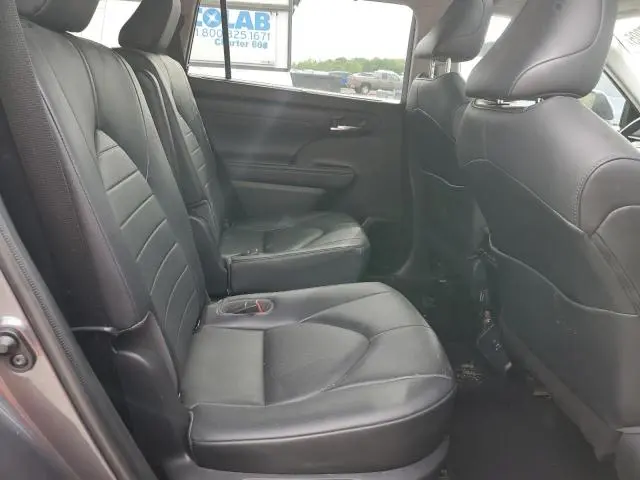 2020 TOYOTA HIGHLANDER XLE  