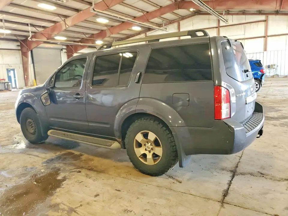 2011 NISSAN PATHFINDER S  