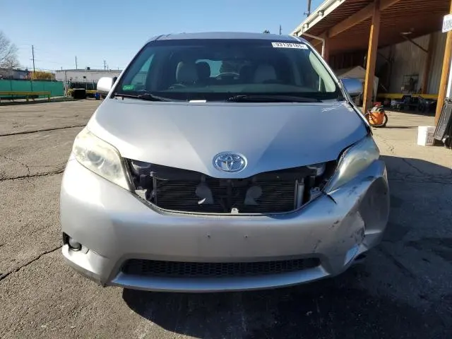 2015 TOYOTA SIENNA XLE  