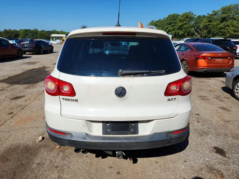 2011 VOLKSWAGEN TIGUAN S  