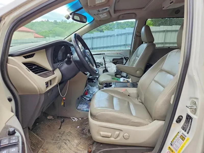 2015 TOYOTA SIENNA XLE 8-PASSENGER  