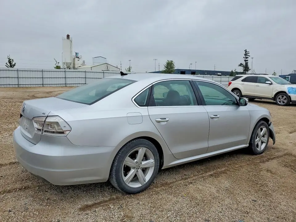 2013 VOLKSWAGEN PASSAT SE  